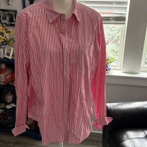 Vineyard Vines Pink and White Striped Women's Button Down Shirt